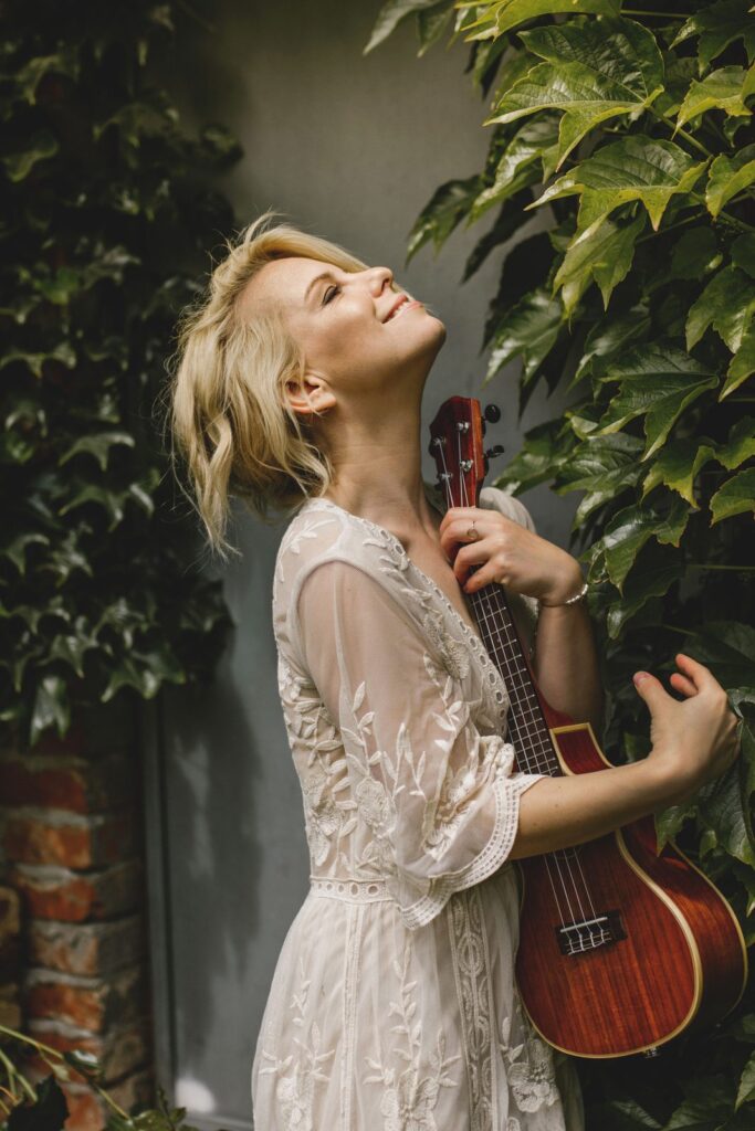 Alicja Janosz – sesja w ogrodzie